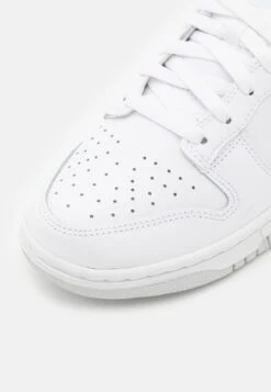 Nike Sportswear DUNK LOW RETRO - Sneaker Low - White/pure Platinum 13 Nike Sportswear DUNK LOW RETRO - Sneaker Low - White/pure Platinum -Herrenbekleidung 052ea4e457d94803bf6f0f0be697faf9