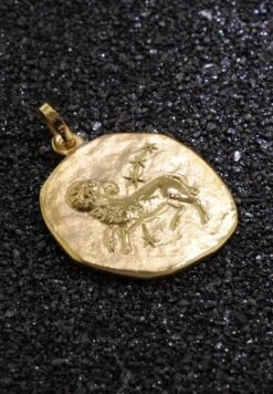 Anhänger - Gold 11 Anhänger - Gold -Herrenbekleidung 111b6126d4a84a1b8d566a9ca47a082f