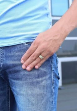 GOUDEN ZEGEL MET DIAMANT - 14CT GOLD, DIAMOND 0,01CT - Ring - Gold-coloured 10 GOUDEN ZEGEL MET DIAMANT - 14CT GOLD, DIAMOND 0,01CT - Ring - Gold-coloured -Herrenbekleidung 12a963387fc4428aae0e3f14eed27b1d 1