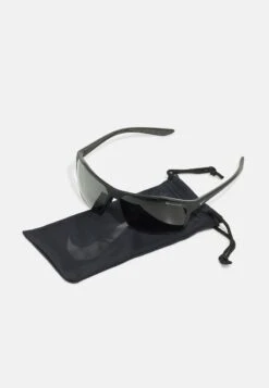 Nike Sportswear WINDSTORM UNISEX - Sonnenbrille - Matte Black/cool Grey/dark Grey -Herrenbekleidung 19c8b77486e5482b943bf1dcda1946d6