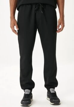 STANDARD FIT - Jogginghose - Black 13 STANDARD FIT - Jogginghose - Black -Herrenbekleidung 19eda9584fa4436e97ebbff631a701b9 1