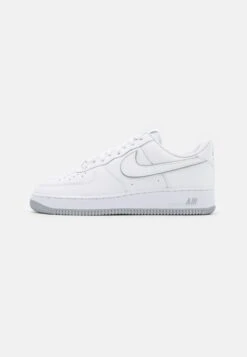 Nike Sportswear AIR FORCE 1 07 - Sneaker Low - White/wolf Grey
