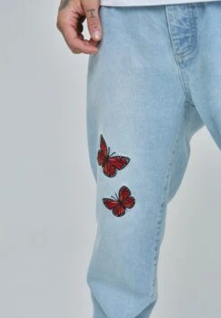 SikSilk BUTTERFLY - Jeans Straight Leg - Light Blue Wash -Herrenbekleidung 1ca674a15547477c803460089cd8fb5e