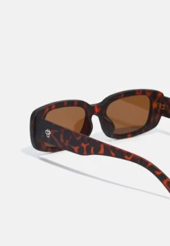 CHPO NICOLE UNISEX - Sonnenbrille - Brown/dark Brown 10 CHPO NICOLE UNISEX - Sonnenbrille - Brown/dark Brown -Herrenbekleidung 21f8f2f1bbca40619bd80e0866856e10