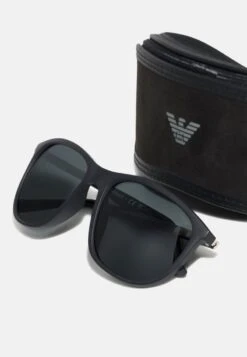 Emporio Armani Sonnenbrille - Schwarz 10 Emporio Armani Sonnenbrille - Schwarz -Herrenbekleidung 279ce0bc6f1141c883fcbfe3e373381f