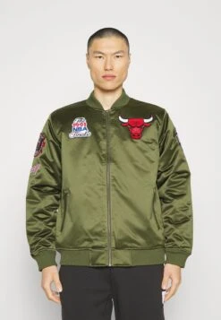 Mitchell & Ness CHICAGO BULLS NBA FLIGHT JACKET - Outdoorjacke - Dark Green