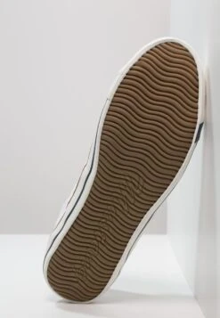 Mustang Slipper - Weiß -Herrenbekleidung 2c1c59000aa64d118e1bc61f21a33970