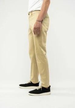 Mela MIT NORMALER PASSFORM POOJA - Chino - Beige 11 Mela MIT NORMALER PASSFORM POOJA - Chino - Beige -Herrenbekleidung 45d9df1c9dd64f6c8a9ceeb8970c7ab7