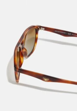 Emporio Armani Sonnenbrille - Striped Red -Herrenbekleidung 56929ff7210c498fbfb97a28bf50f111