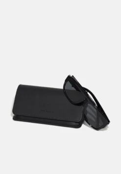 Dolce & Gabbana UNISEX - Sonnenbrille - Black -Herrenbekleidung 5a1d7b3f28f246f1a07b37450ca36486