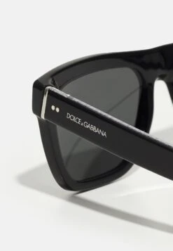 Dolce & Gabbana UNISEX - Sonnenbrille - Black / Dark Grey 12 Dolce & Gabbana UNISEX - Sonnenbrille - Black / Dark Grey -Herrenbekleidung 5df76b69fbab4f58837c210a3b8b25a5