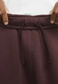 Nike Sportswear SPORTSWEAR TAPE - Jogginghose - Dunkelrotweiss 11 Nike Sportswear SPORTSWEAR TAPE - Jogginghose - Dunkelrotweiss -Herrenbekleidung 5f480d5692594dd3a0426e4063a64eb9