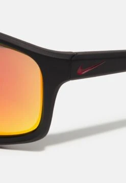 Nike Sportswear ADRENALINE UNISEX - Sonnenbrille - Matte Black/grey/red Mirror -Herrenbekleidung 60b5017b008c44af899633ef2a28d4cf