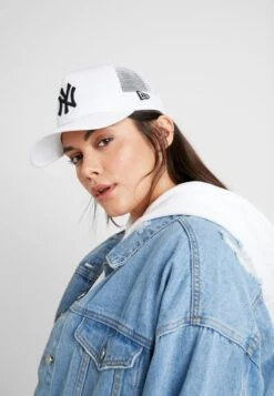 NEW ERA ESSENTIAL AFRAME TRUCKER - Cap - White -Herrenbekleidung 628ca7a679864f149a89ea5c5702fb85