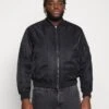 Calvin Klein HERO - Bomberjacke - Black -Herrenbekleidung 6312c681298e4bb59311c85d6742593a