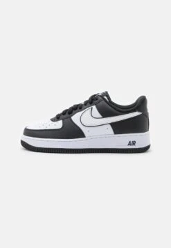 Nike Sportswear AIR FORCE 1 07 - Sneaker Low - Black/white