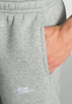 Nike Sportswear CLUB PANT - Jogginghose - Dark Grey Heather 12 Nike Sportswear CLUB PANT - Jogginghose - Dark Grey Heather -Herrenbekleidung 76dd796340f44450a51cc7114a96ae27