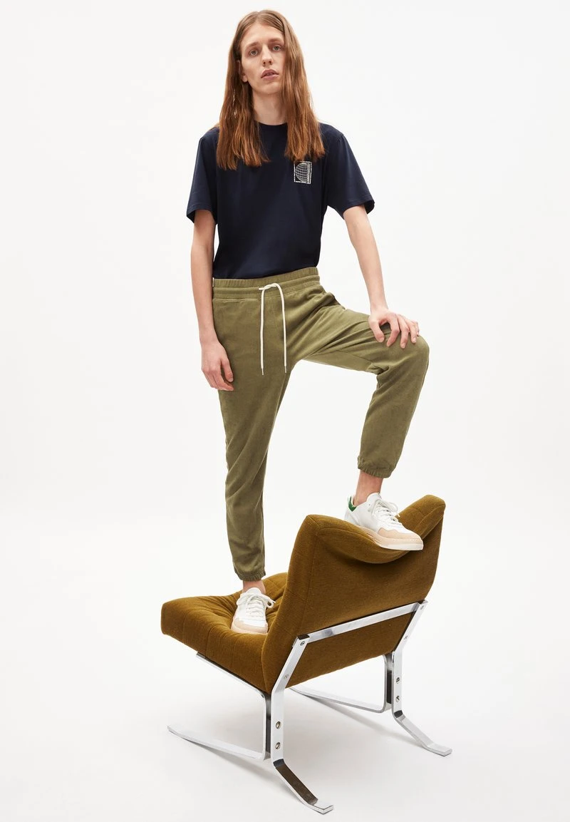 Armedangels Stoffhose - Oliva 7 Armedangels Stoffhose - Oliva – Bild 5