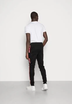 Alpha Industries JOGGER TAPE - Jogginghose - Black -Herrenbekleidung 816c113c6fd448eeb3ebb524fc361062