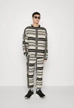 Bestseller -Herrenbekleidung 8bf16b874e034c35907a89a78a1a86b5