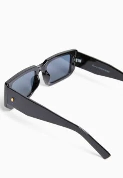 BERSHKA RAISED DETAIL - Sonnenbrille - Black -Herrenbekleidung 91dcc257c8154b419cc1bfb7a1602b43