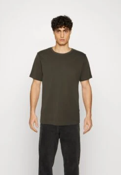 ARKET T-Shirt Basic - Green 13 ARKET T-Shirt Basic - Green -Herrenbekleidung 92bb8054ca334b0e8329dde67172f783 1