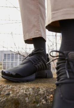 Nike Sportswear AIR PRESTO UNISEX - Sneaker Low - Black 10 Nike Sportswear AIR PRESTO UNISEX - Sneaker Low - Black -Herrenbekleidung 93da794de04648efbb59f12287adba7e