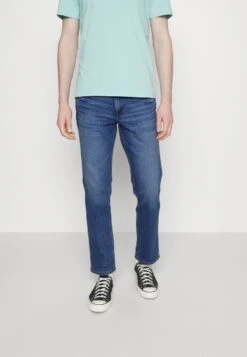 Wrangler GREENSBORO - Jeans Straight Leg - Smoke Sea -Herrenbekleidung 97d9fdc1477f4babbe788fb60a66da5f 1