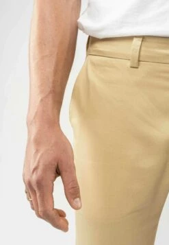 Mela MIT NORMALER PASSFORM POOJA - Chino - Beige 12 Mela MIT NORMALER PASSFORM POOJA - Chino - Beige -Herrenbekleidung a0ce97648d9342b3a1a0887a6fb52399