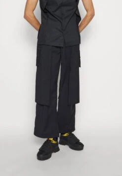 DOUBLE LAYERS LOOSE CUT PANT - Stoffhose - Black 11 DOUBLE LAYERS LOOSE CUT PANT - Stoffhose - Black -Herrenbekleidung a167578383ec4761b2f38fdf29a9beba