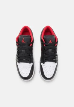 AIR JORDAN 1 - Sneaker Low - Black/fire Red/white -Herrenbekleidung a7c10151c30a4ba8aa561042675346f8