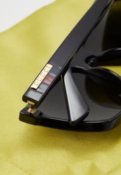 Gucci WEB GG RECTANGULAR FLAT-TOP ACETATE SUNGLASSES - Sonnenbrille - Black/grey -Herrenbekleidung b66ec818208d456cbdc5ff5e8b837d94