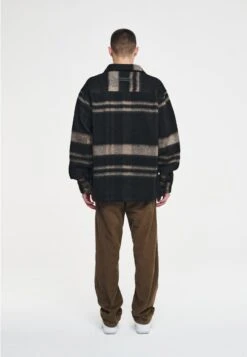 Pegador FLATO HEAVY UNISEX - Hemdbluse - Black/taupe -Herrenbekleidung b92ce9227a884dd0ae9712d54376ec50