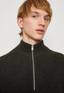 Abercrombie & Fitch HALF ZIP SWEATER - Strickpullover - Green -Herrenbekleidung b9d61ae549c04ab9b9e764ba8786b0ea