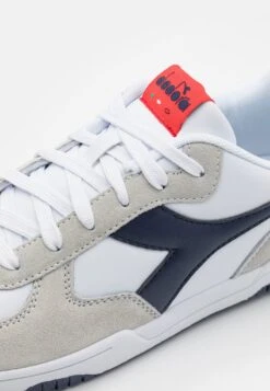 Diadora RAPTOR - Sneaker Low - White/peacoat/high Risk Red -Herrenbekleidung bcd0decb8f9b4d4db9408dba85679d40