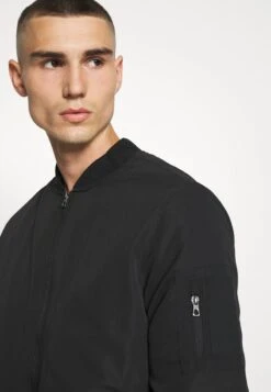 Only & Sons Bomberjacke - Black 11 Only & Sons Bomberjacke - Black -Herrenbekleidung c11cba1cb5d0426baaf8cad3c7915fb5