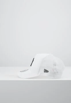 NEW ERA ESSENTIAL AFRAME TRUCKER - Cap - White -Herrenbekleidung c72d233710244c40aa866407e38ce717