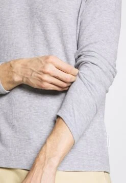 NN07 CLIVE - Langarmshirt - Grey Melange -Herrenbekleidung c8421131f48946e6a7f3cd9280f33721