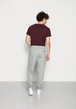 Nike Sportswear CLUB PANT - Jogginghose - Dark Grey Heather 10 Nike Sportswear CLUB PANT - Jogginghose - Dark Grey Heather -Herrenbekleidung ce9c8f4dd8054e2a8a5c8afd154ac6f3