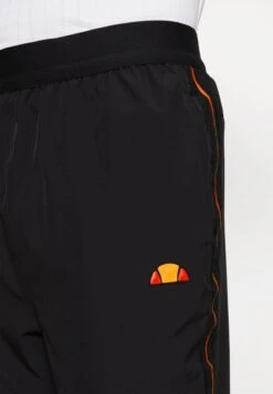 Ellesse TYPIC - Jogginghose - Black -Herrenbekleidung d5f54ee8d5194fe0b16ec10ec7cc679e