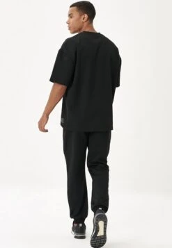 STANDARD FIT - Jogginghose - Black 10 STANDARD FIT - Jogginghose - Black -Herrenbekleidung e0b36e488f544d9b8bab9529b92a0174