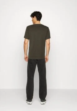 ARKET T-Shirt Basic - Green 10 ARKET T-Shirt Basic - Green -Herrenbekleidung e74f29685d86410c97d440de127fb670