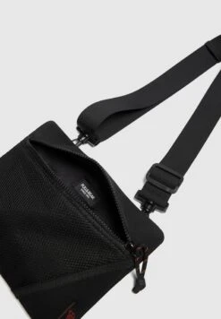 PULL & BEAR TECHNICAL - Umhängetasche - Black -Herrenbekleidung ea6d3980236c44d3aaab829784326e6d
