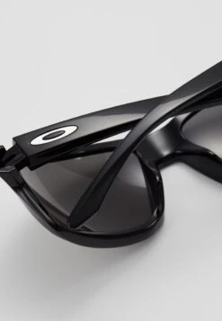 Oakley GIBSTON - Sonnenbrille - Black -Herrenbekleidung eaa57e9203c54d89a221077cd1f6a815