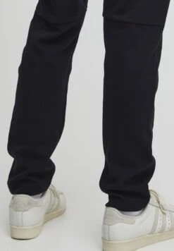 KJELLO - Jogginghose - Black Beauty 12 KJELLO - Jogginghose - Black Beauty -Herrenbekleidung ef4f22f8b04f44d0ab8893a1f3c7edb8