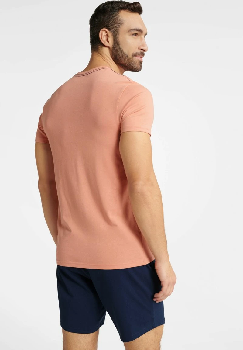 Henderson FEARLESS - Nachtwäsche Set - Apricot 4 Henderson FEARLESS - Nachtwäsche Set - Apricot – Bild 2